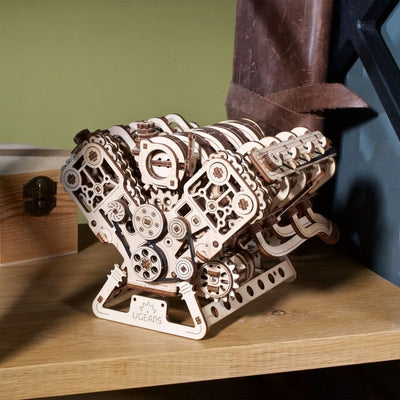 Ugears – V8 - Motor Triebwerk | 3D Holzpuzzle - Lama Welt