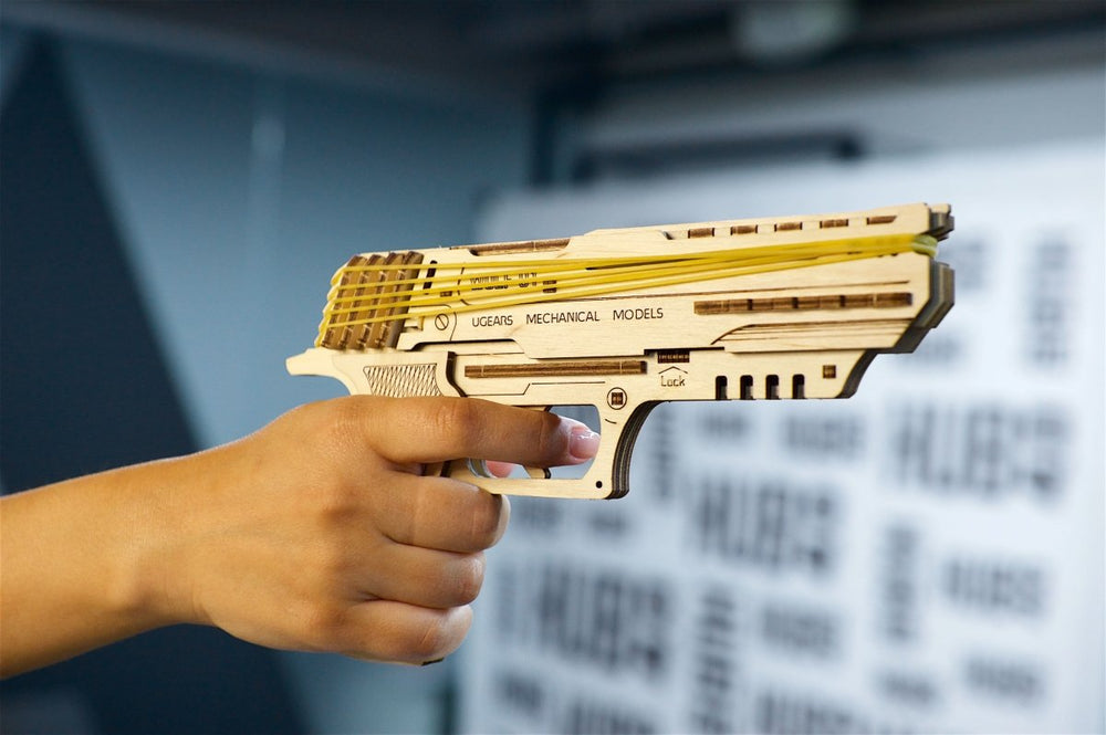 Ugears – Wolf - 01 Handfeuerwaffe Gummiband - Pistole | 3D Holzpuzzle - Lama Welt