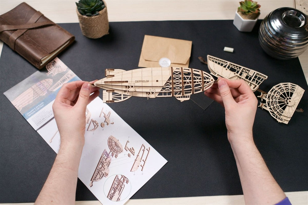 Ugears – Zeppelin 2,5D Puzzle Luftschiff Modell | 3D Holzpuzzle - Lama Welt