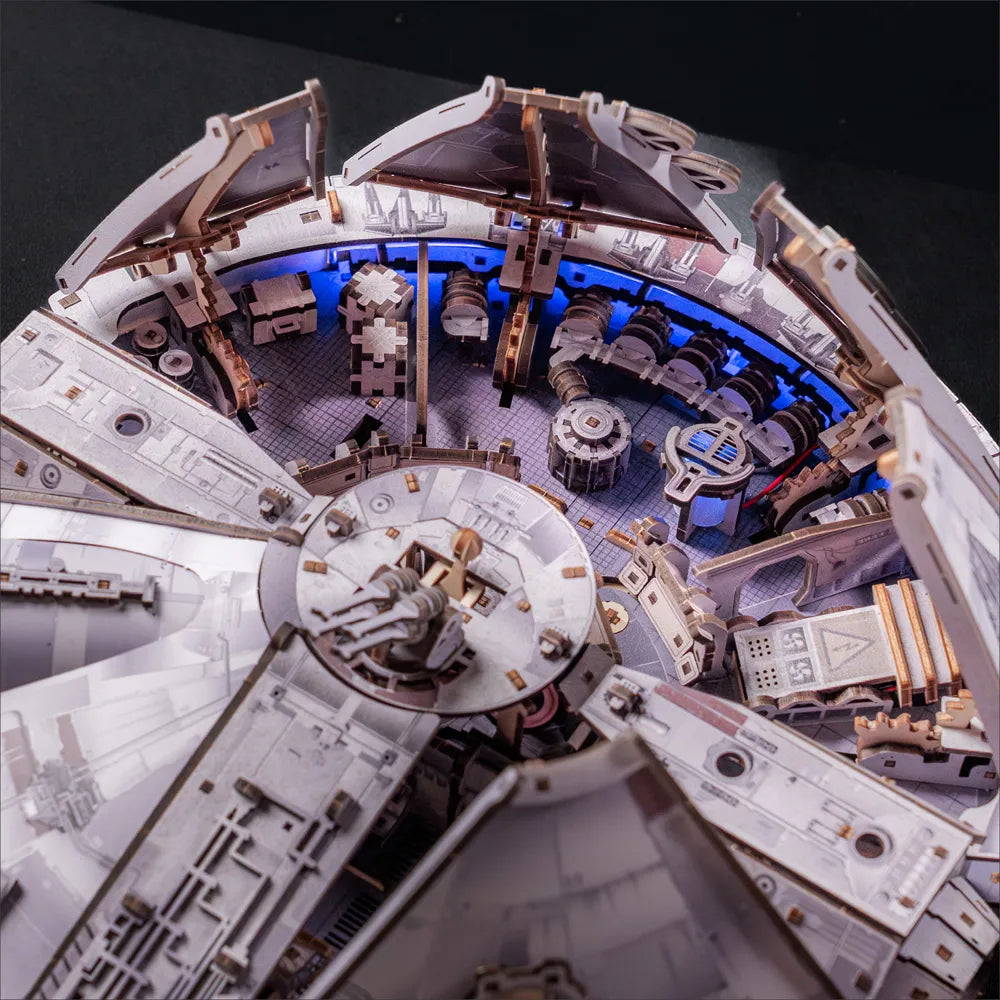 Ugears | Raumgleiter „Star Wars Millennium Falke™“ | 3D Holzpuzzle