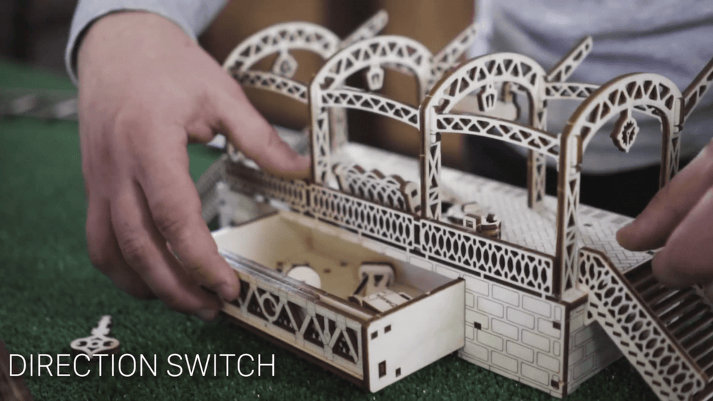 WOODEN.CITY – Bahnhof | 3D Holzpuzzle - Lama Welt