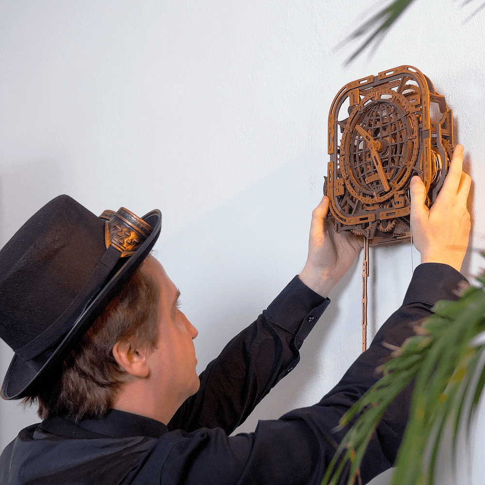 Wooden.City l Gear Globe Wanduhr l 3D Holzpuzzle - Lama Welt