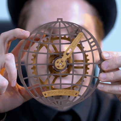 Wooden.City l Gear Globe Wanduhr l 3D Holzpuzzle - Lama Welt