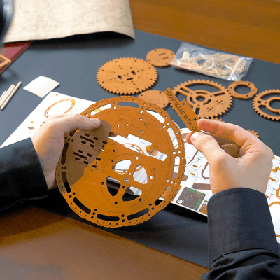 Wooden.City l Gear Globe Wanduhr l 3D Holzpuzzle - Lama Welt