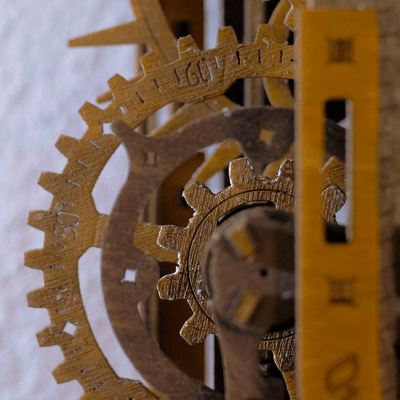 Wooden.City l Gear Globe Wanduhr l 3D Holzpuzzle - Lama Welt