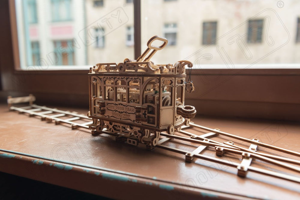 WOODEN.CITY – Straßenbahn Mit Gleisen | 3D Holzpuzzle - Lama Welt