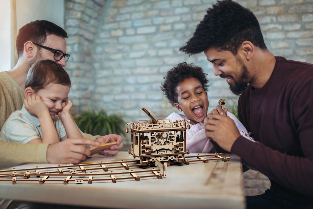 WOODEN.CITY – Straßenbahn Mit Gleisen | 3D Holzpuzzle - Lama Welt